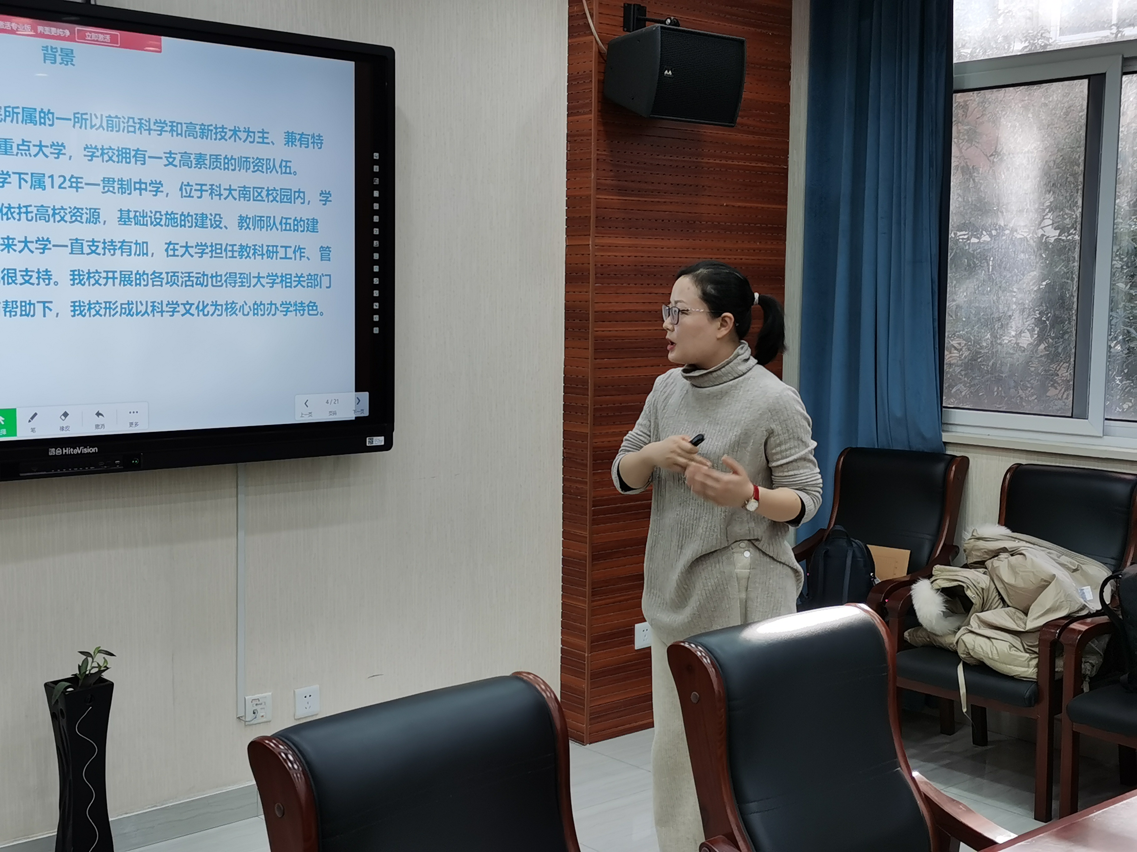 附中常务副校长汤胜,校长助理黄严生,区教研室副主任刘昌福,心理健康